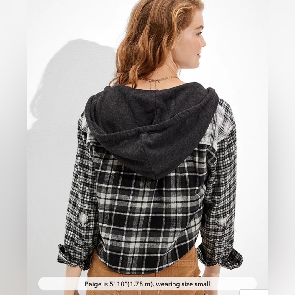 American Eagle 🦅 AE Cozy Cabin Cropped Hoodie Flannel Shacket • plaid